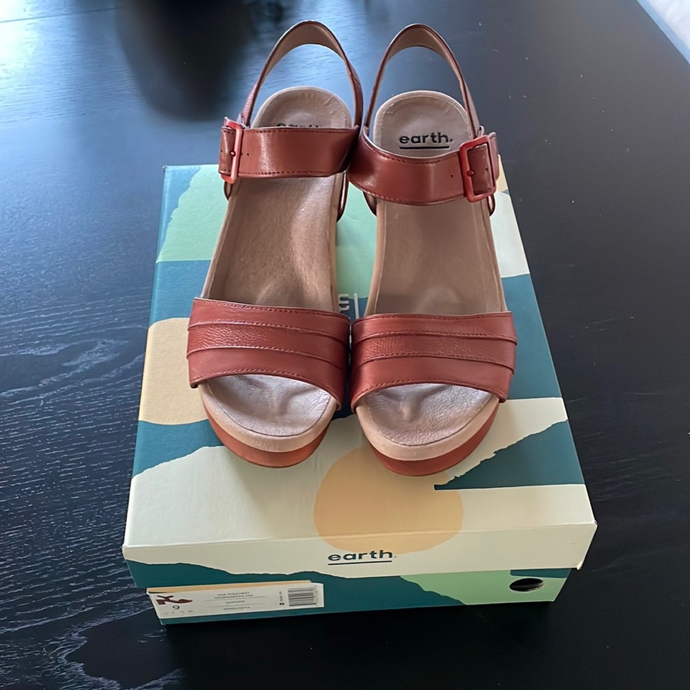 Earth leather ankle sandal